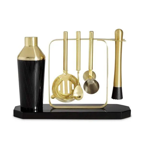 Zwarte en gouden cocktailshaker