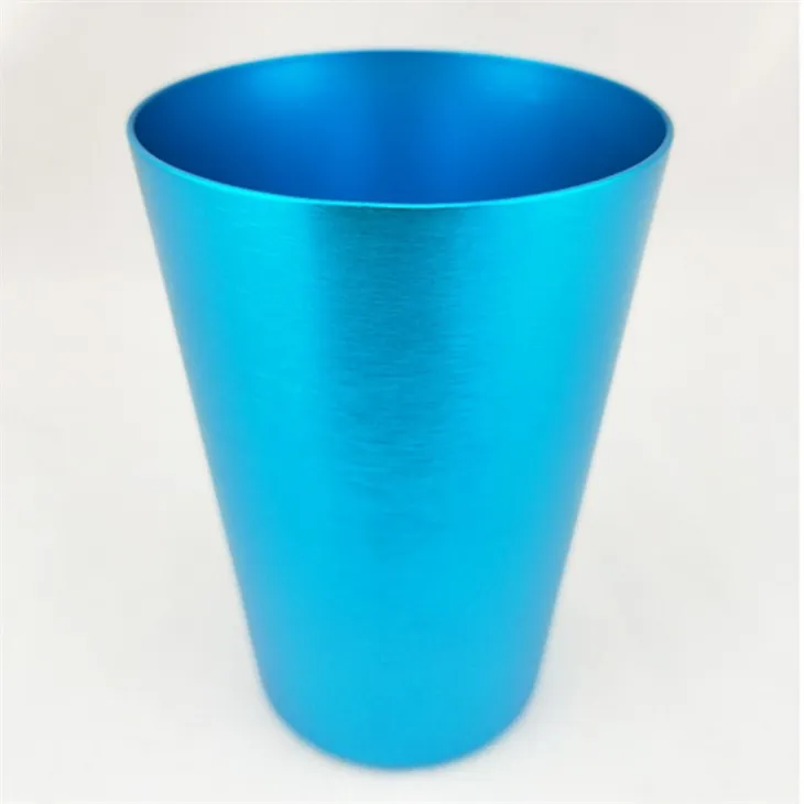 Vintage aluminium drinkbekers